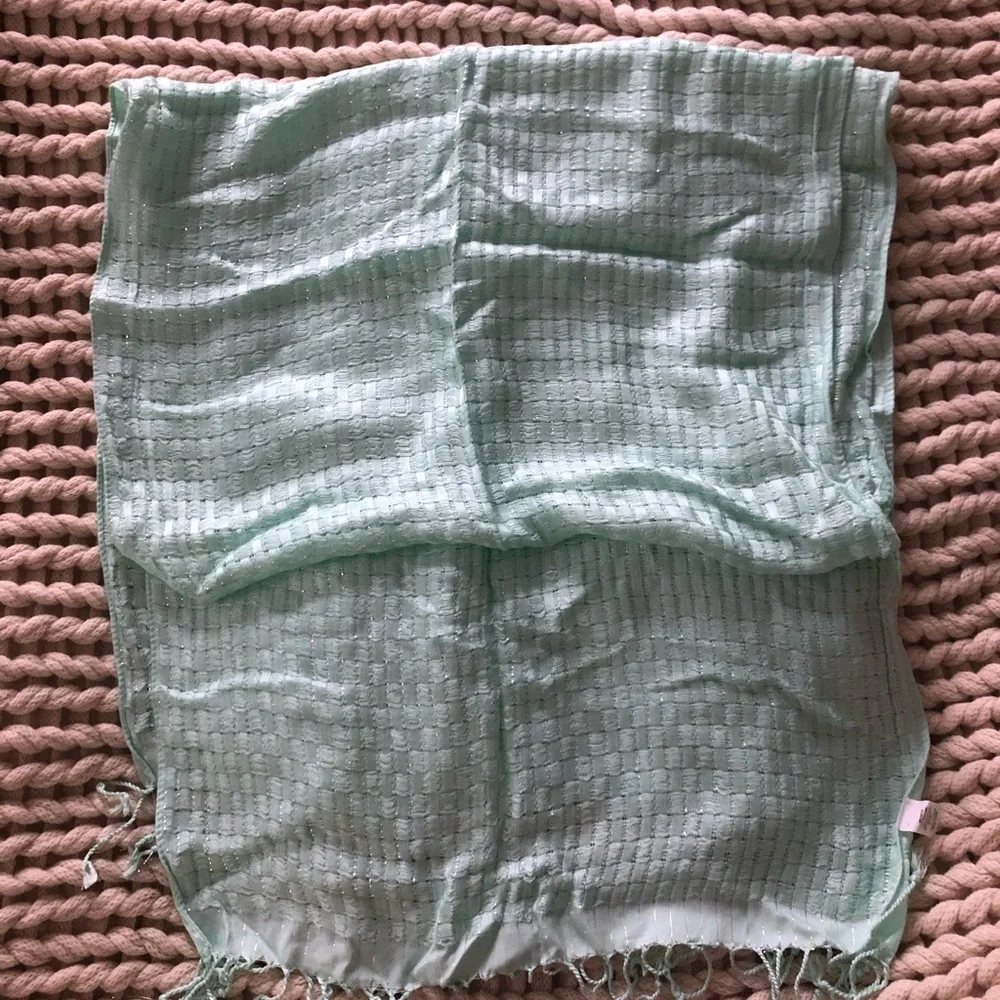 Large NWOT blue/green sparkle scarf